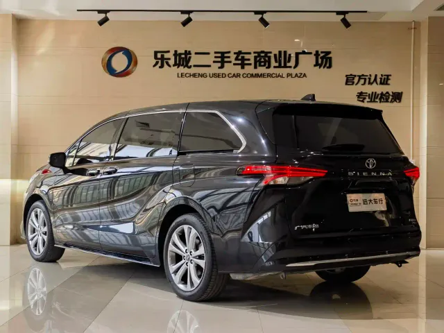 Toyota Sienna — Фото автомобиля 18
