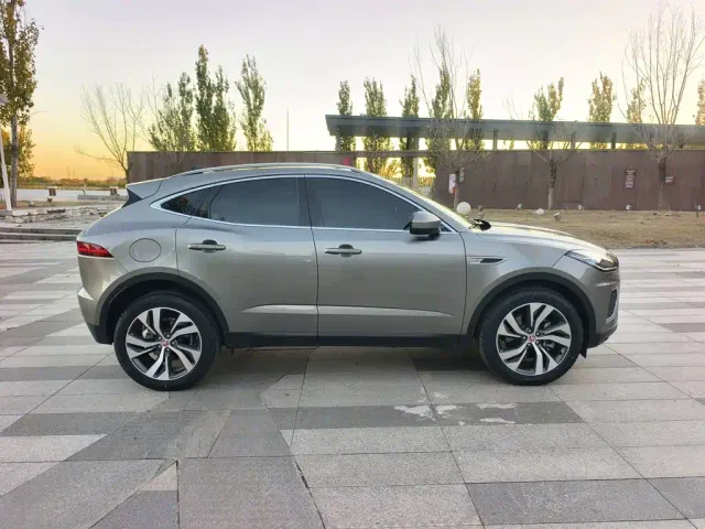 Jaguar E-PACE — Фото автомобиля 4