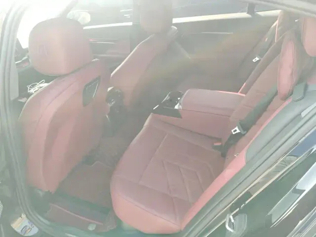 BMW 5 Series — Фото автомобиля 11
