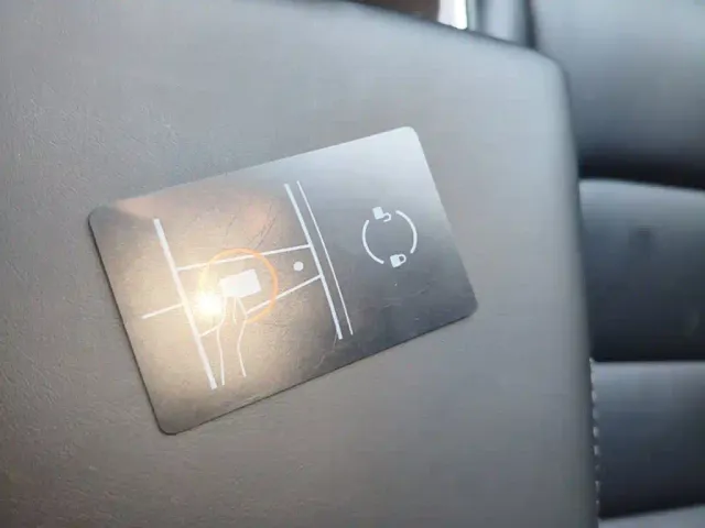 Tesla Model Y — Фото автомобиля 8