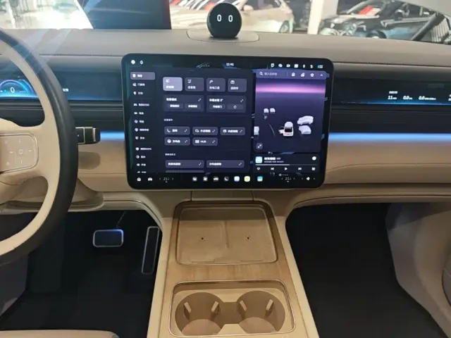 Nio ES8 — Фото автомобиля 12