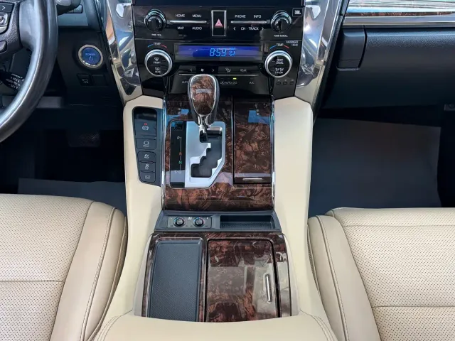 Toyota Alphard — Фото автомобиля 12