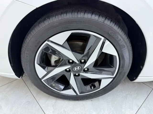 Hyundai Elantra — Фото автомобиля 22
