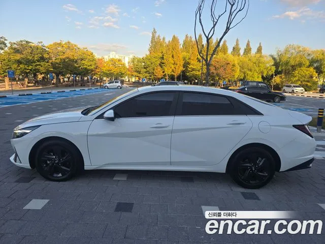 Hyundai Avante — Фото автомобиля 3