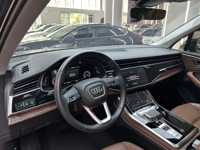 Audi Q7 — Фото автомобиля 12