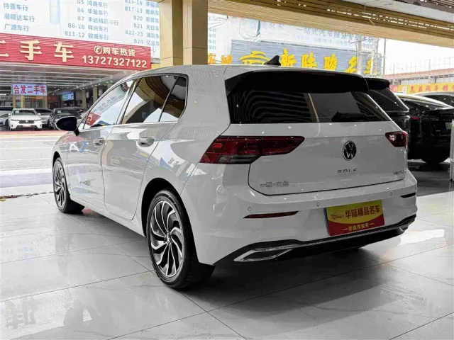 Volkswagen Golf — Фото автомобиля 4