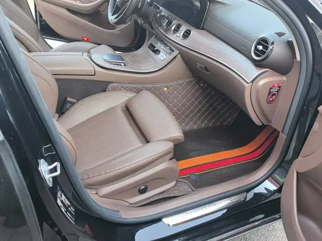 Mercedes-Benz E-Class — Фото автомобиля 8