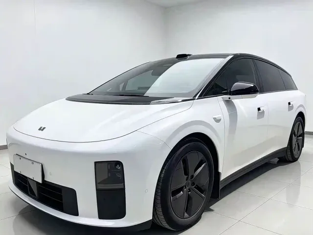 Фотография автомобиля — Li Auto i6