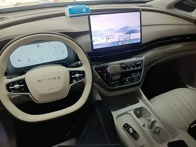 Roewe iMAX8 — Фото автомобиля 9