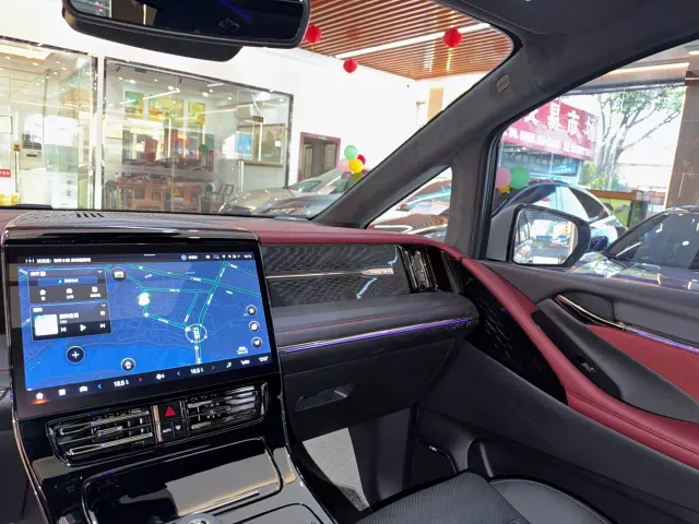 GAC Trumpchi M8 — Фото автомобиля 9
