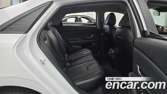 Hyundai AVANTE Avante (CN7) — Фото автомобиля 12