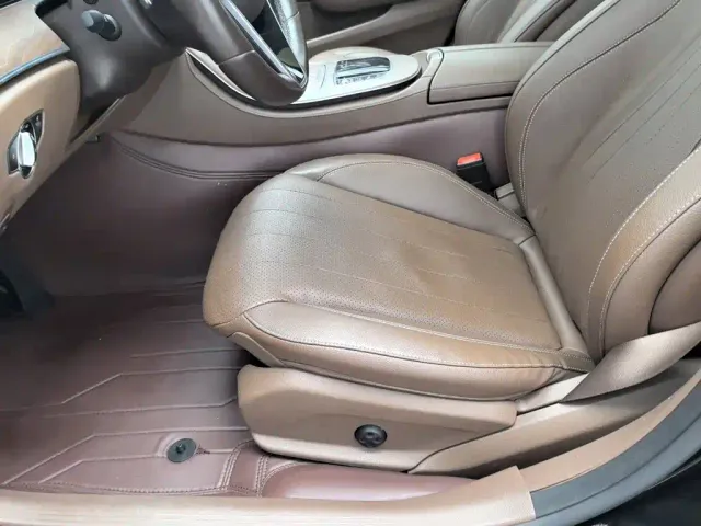 Mercedes-Benz E-Class — Фото автомобиля 20
