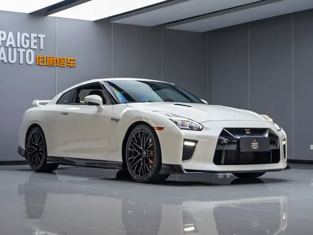 Nissan GT-R — Фото автомобиля 7