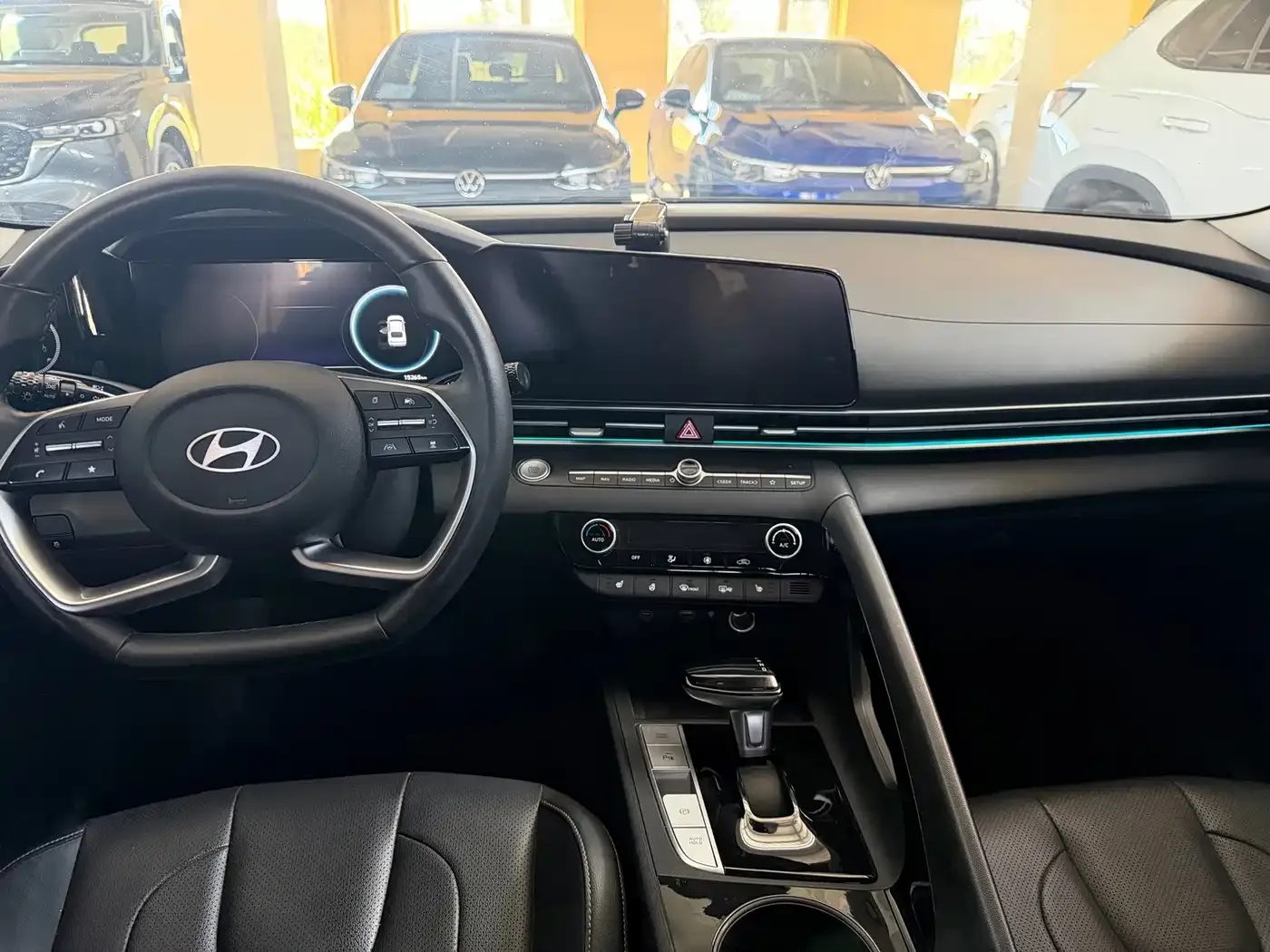 Hyundai Elantra 2023 1.5L CVT TOP Flagship Edition — Фото автомобиля 10