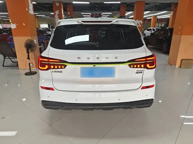 Roewe RX5 — Фото автомобиля 5