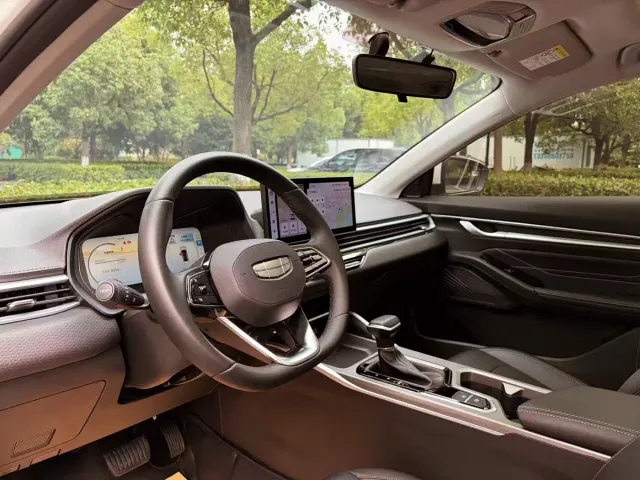Geely Emgrand 2025 4th Gen 4 Million Commemorative Edition 1.5L CVT Soar — Фото автомобиля 14