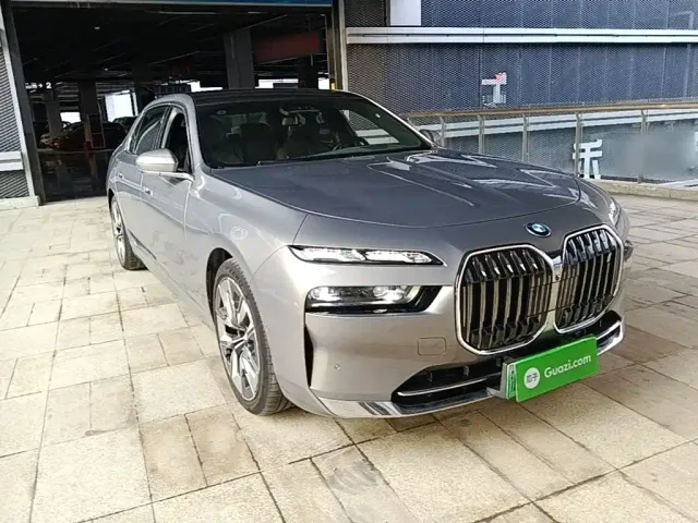 BMW i7 — Фото автомобиля 3