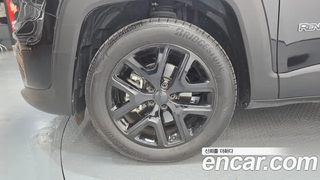 Jeep Renegade — Фото автомобиля 5