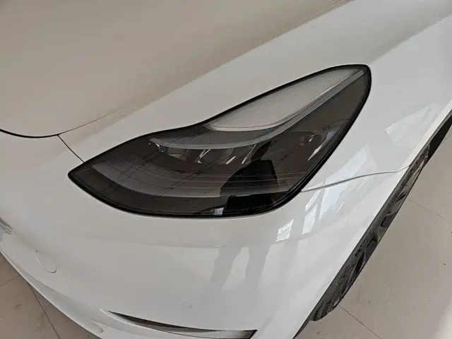 Tesla Model Y — Фото автомобиля 23