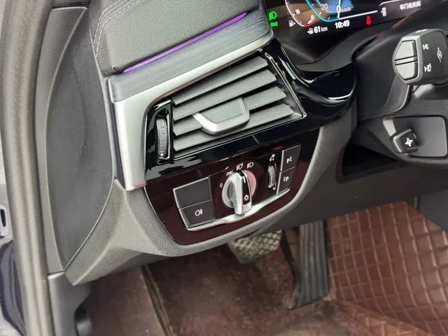 BMW 5 Series — Фото автомобиля 11