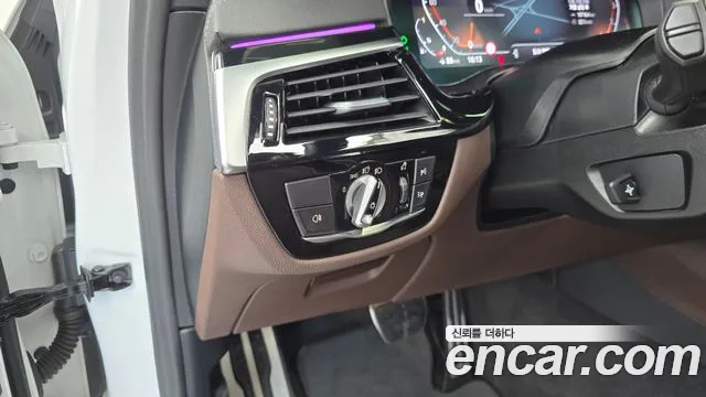 BMW 5 Series G30 — Фото автомобиля 26