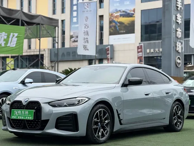 Фотография автомобиля — BMW i4
