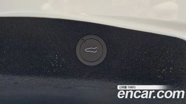 Tesla Model 3 — Фото автомобиля 27