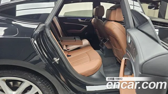 Audi A7 4K — Фото автомобиля 17