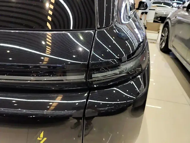 Li Auto L8 — Фото автомобиля 7