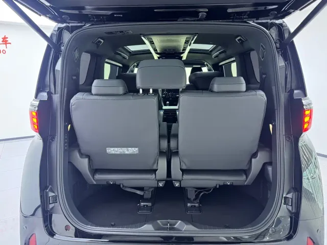 Toyota Alphard — Фото автомобиля 12