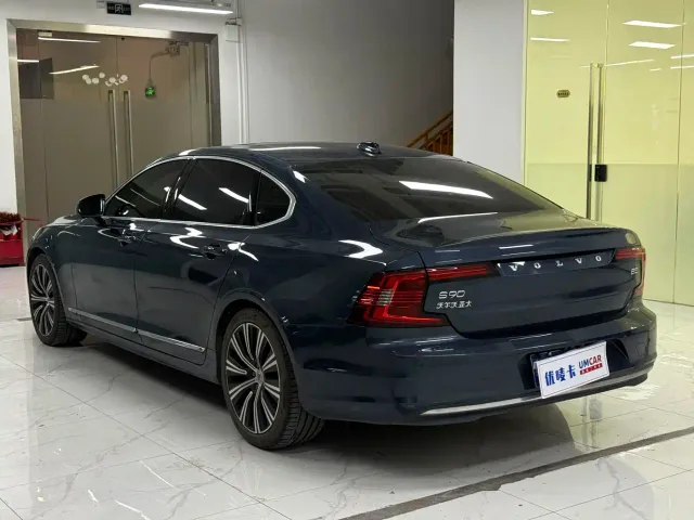 Volvo S90 — Фото автомобиля 4