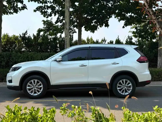 Nissan X-Trail — Фото автомобиля 4