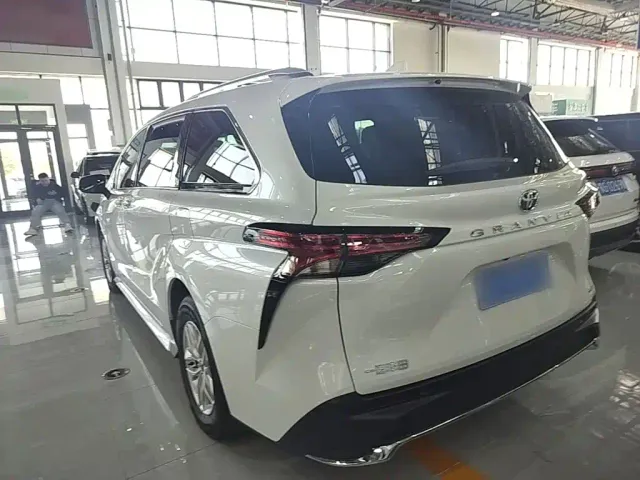 Toyota Granvia — Фото автомобиля 4