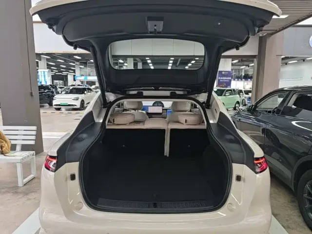 IM Motors LS6 — Фото автомобиля 18