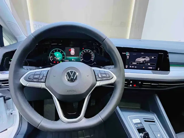 Volkswagen Golf — Фото автомобиля 9