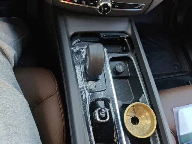 Volvo XC60 — Фото автомобиля 10