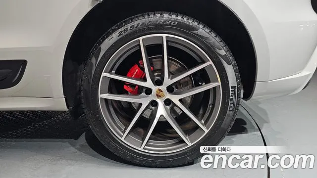 Porsche Macan — Фото автомобиля 21