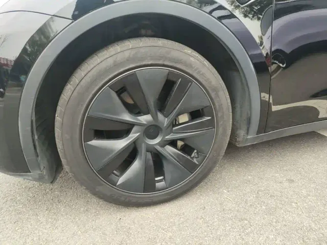 Tesla Model Y — Фото автомобиля 22