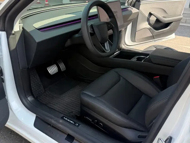 Tesla Model 3 — Фото автомобиля 7