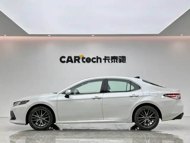 Toyota Camry — Фото автомобиля 2