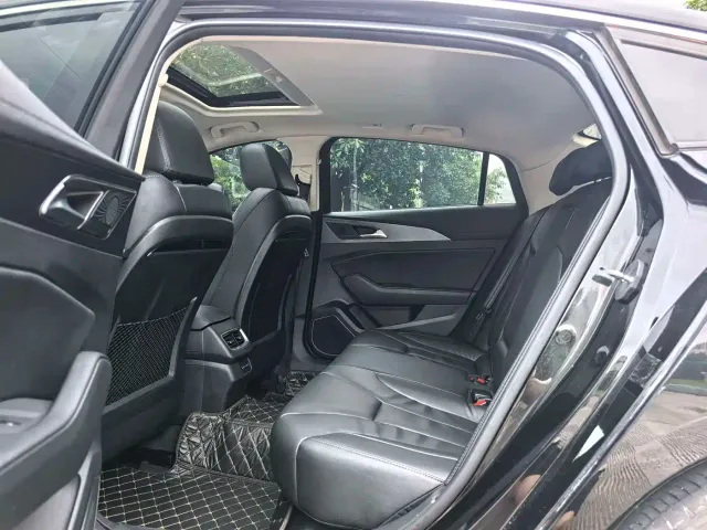 Hongqi H5 — Фото автомобиля 11