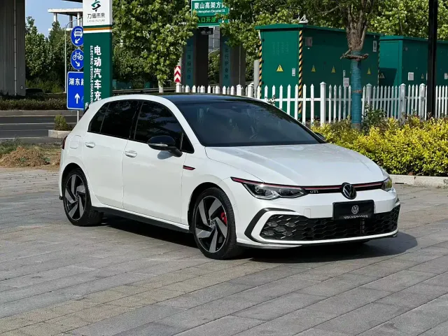 Volkswagen Golf GTI — Фото автомобиля 3