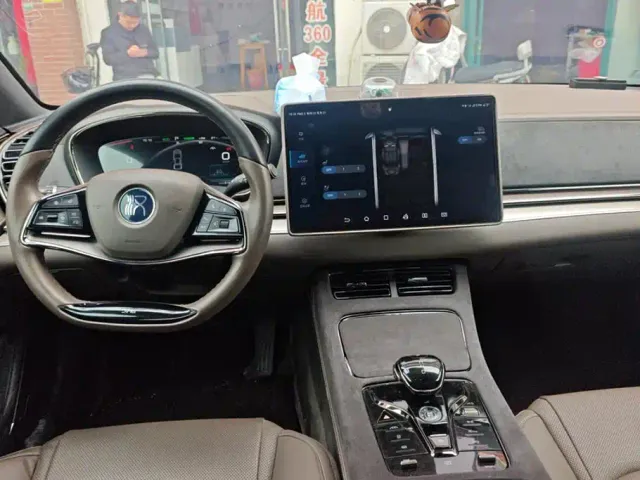 BYD Han — Фото автомобиля 12
