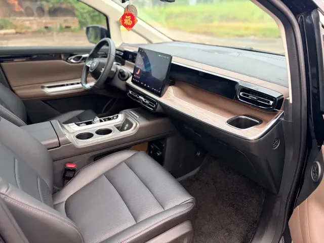 GAC Trumpchi E8 — Фото автомобиля 10