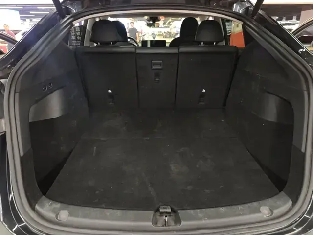 Tesla Model Y — Фото автомобиля 18