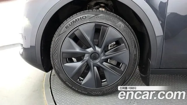 Tesla Model Y — Фото автомобиля 5