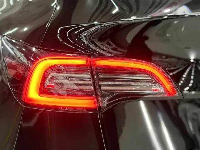 Tesla Model Y — Фото автомобиля 15