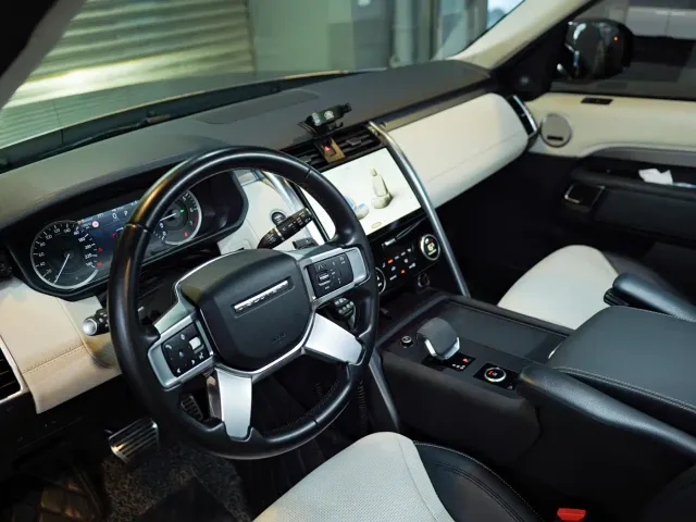 Land Rover Discovery — Фото автомобиля 9