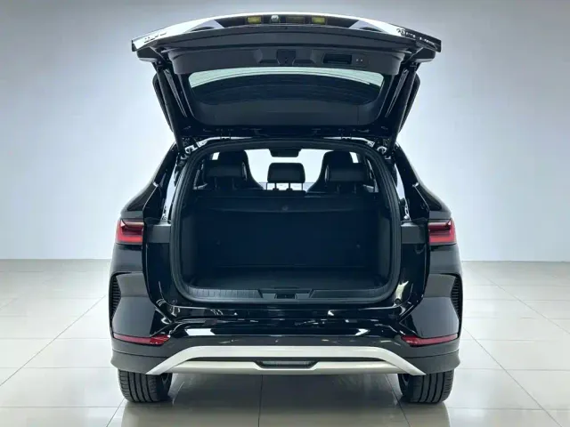 BYD Song PLUS PHEV 2024 Glory Edition DM-i 110km Flagship PLUS — Фото автомобиля 18