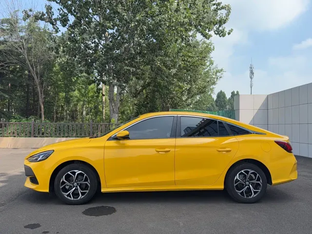 MG 5 — Фото автомобиля 5